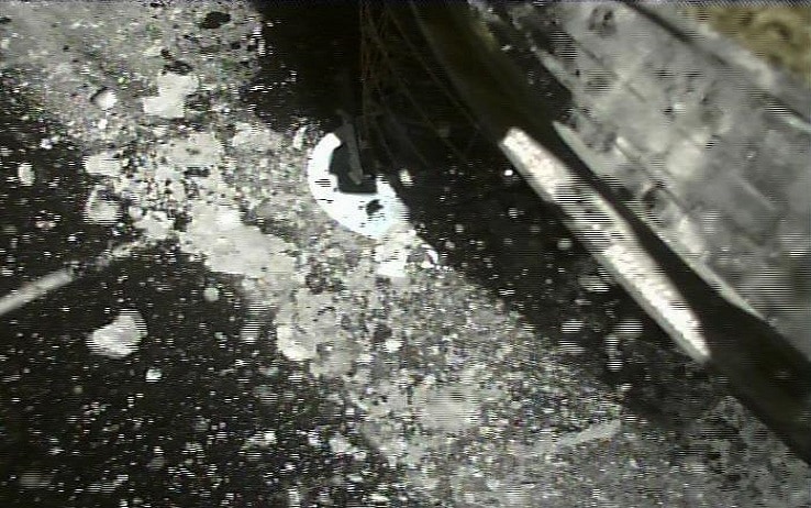 La sonda Hayabusa 2 sull'asteroide Ryugu La sonda Hayabusa 2 sull'asteroide Ryugu