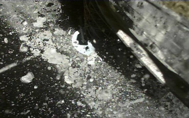 La sonda Hayabusa 2 sull'asteroide Ryugu La sonda Hayabusa 2 sull'asteroide Ryugu