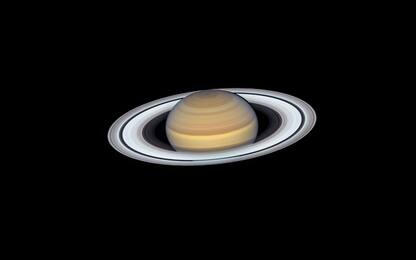 Saturno e i suoi anelli, nuove foto dal telescopio spaziale della Nasa