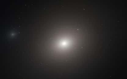 Messier 86, da Hubble arriva l’immagine di una galassia duecentenaria