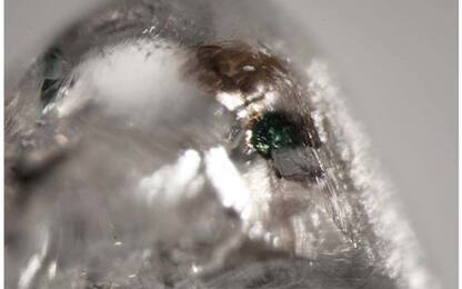 Rarissimo minerale scoperto in Sudafrica dentro a un diamante. FOTO