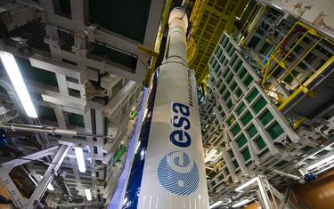 0Copia_di_Vega_VV04_pronto_per_il_decollo_nello_spazioporto_GUyana_francese2015_ESA_SCorvaja