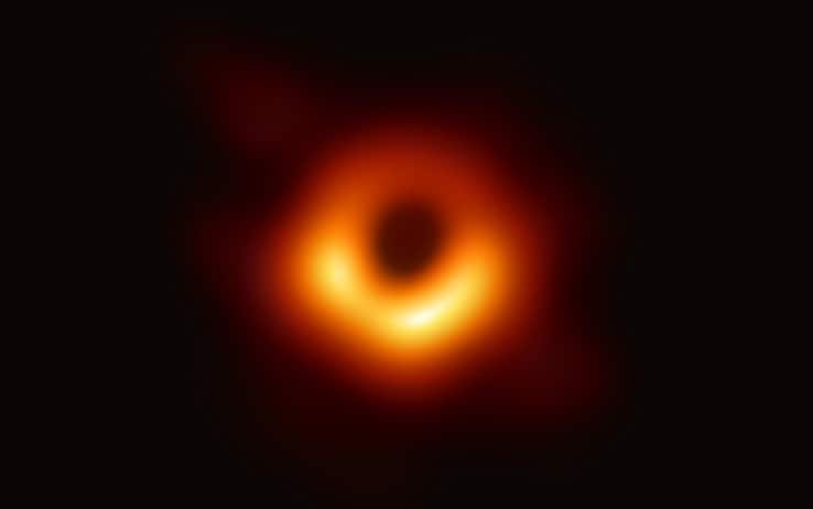 L'immagine di un buco nero