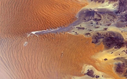 Lo scatto dei satelliti sopra il deserto più antico della Terra. FOTO