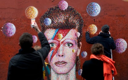 Musica, un anno senza David Bowie. Ep e video inediti 