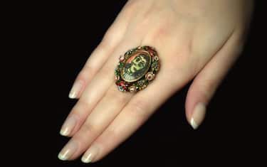 sotheby_s_Anello_picasso