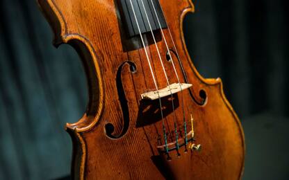 Ritrovato un violino antico a Leini, indagini sull'autenticità