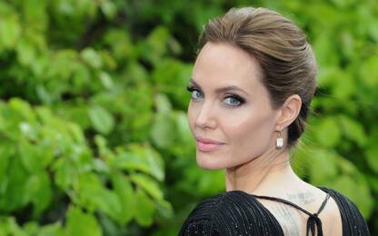 Cinema, Angelina Jolie confessa: "Non mi piace essere single"