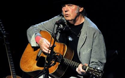 Buon compleanno Neil Young, il maestro del folk rock compie 72 anni