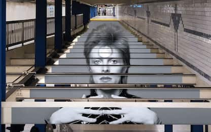 Omaggio a David Bowie, la metropolitana di New York come opera d'arte