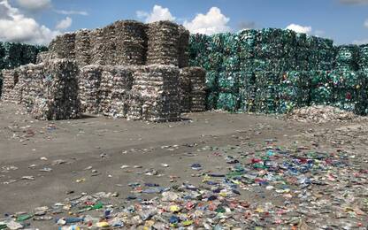 Moda per salvare gli oceani: plastica e reti da pesca diventano abiti