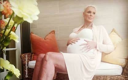 Brigitte Nielsen incinta? L'attrice posta una foto col pancione