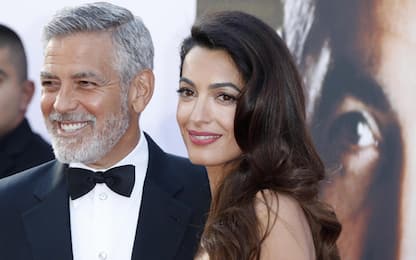 Amal Clooney parla per la prima volta di George: "Un gentiluomo"