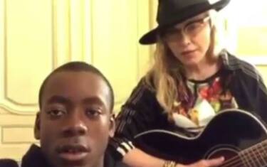 Madonna, una cover di Elvis Presley insieme a suo figlio