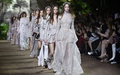 Parigi Fashion Week, al via le sfilate della Haute Couture