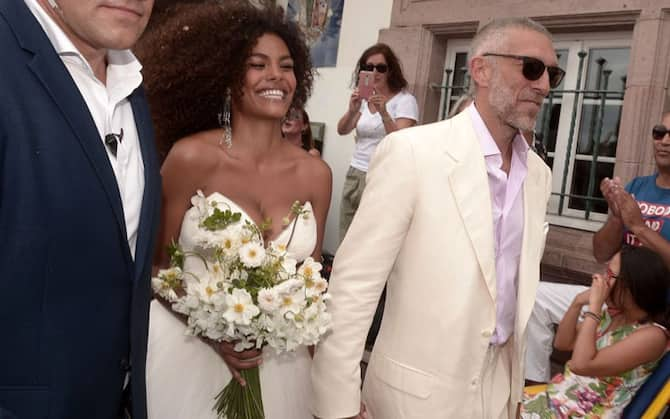 Vincent Cassel e Tina Kunakey sposi: le foto del sì