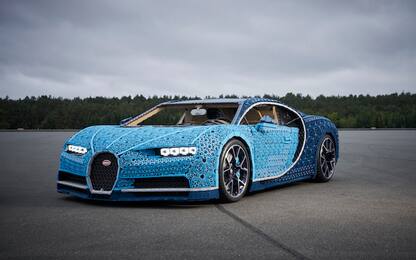 Germania, in pista la Bugatti Chiron interamente fatta di Lego