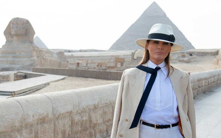 Il look indossato da Melania Trump in Egitto