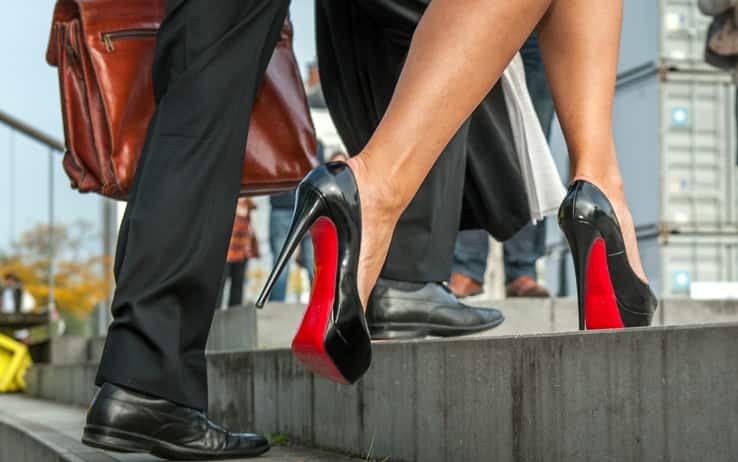 Louboutin, storia scarpe con suola rossa più famose costose | Sky TG24