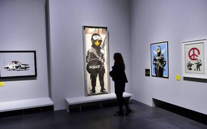 Milano, tenta di rubare un’opera di Banksy al Mudec: bloccato