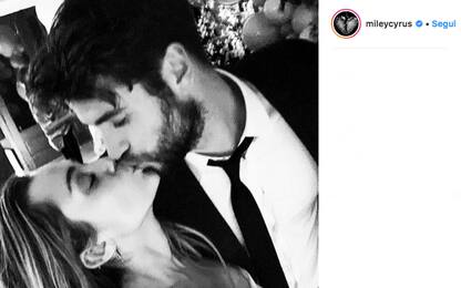 La cantante Miley Cyrus ha sposato l’attore australiano Liam Hemsworth