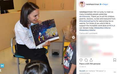 Natalie Portman visita i bimbi malati di Sla in ospedale a Los Angeles