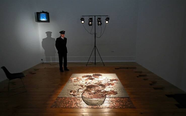 Londra I Girasoli Di Van Gogh Riprodotti Con Le Monete Alla Tate Gallery Foto Sky Tg24