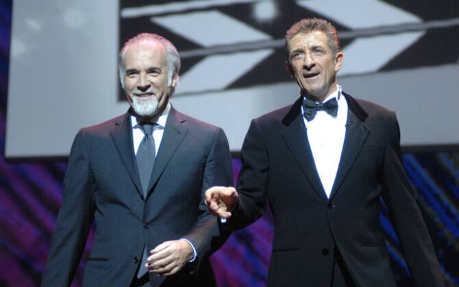 Buon Compleanno Ezio Greggio Il Conduttore Compie 65 Anni Sky Tg24