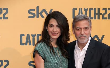 Roma, George Clooney e Amal sul red carpet di Catch-22. FOTO