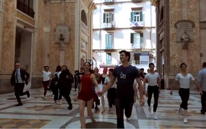 OnDance 2019, flash mob a Napoli con Roberto Bolle VIDEO