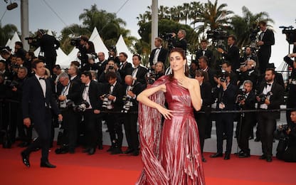 Cannes, Miriam Leone incanta sul red carpet