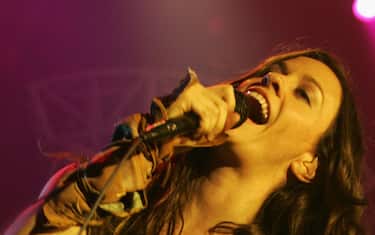 GettyImages-Alanis_Morissette_mobile