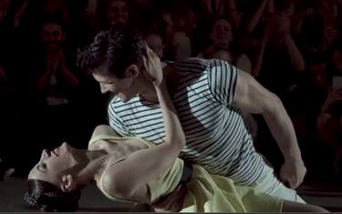 Roberto Bolle, incursione swing alle Colonne di San Lorenzo. VIDEO