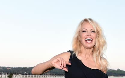 Buon compleanno, Pamela Anderson: i 52 anni dell'attrice