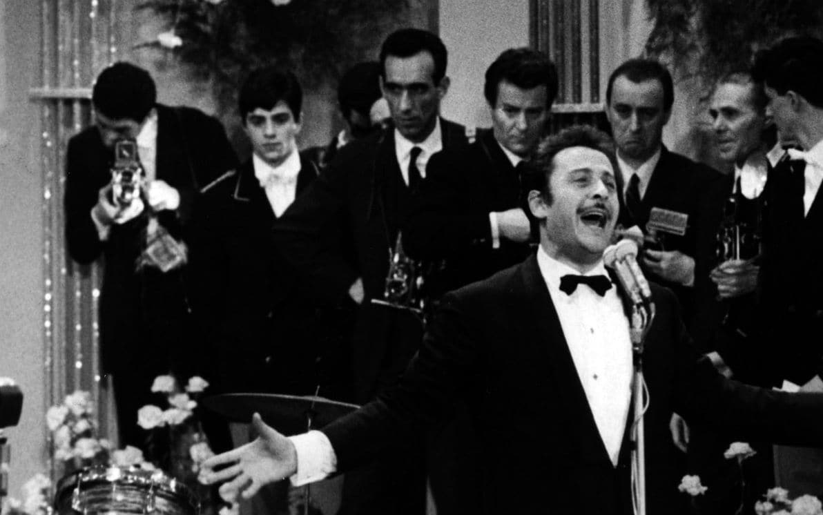 Domenico Modugno, 25 anni fa dicevamo addio a Mr Volare. FOTO Domenico Modugno, 25 anni fa dicevamo addio a Mr Volare. FOTO