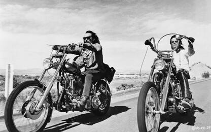 Addio Peter Fonda, le foto iconiche della star di Easy Rider