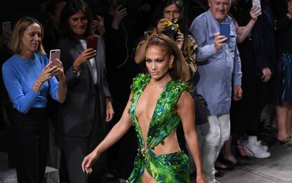 Fashion Week, Jennifer Lopez con il “jungle dress”. FOTO