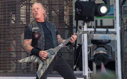 Metallica rinviano le date tour: problemi con l’alcol per Hetfield
