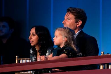 Washington, Bradley Cooper presenta la figlia Lea De Seine
