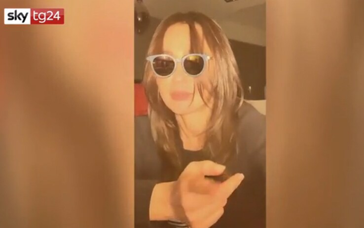 T Appartengo Di Ambra Angiolini Compie 25 Anni Lei Festeggia Con Un Video Su Instagram Sky Tg24