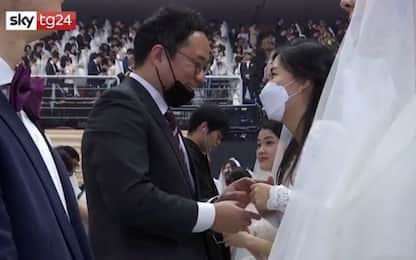 Coronavirus, nozze di massa con mascherina a Seoul. VIDEO