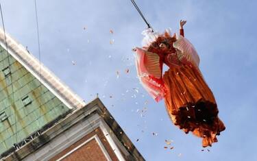 Carnevale di Venezia, in 30mila per il volo dell'Angelo