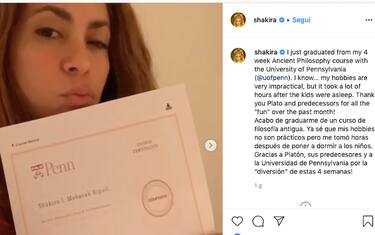 Shakira ottiene il diploma di filosofia antica in sole 4 settimane