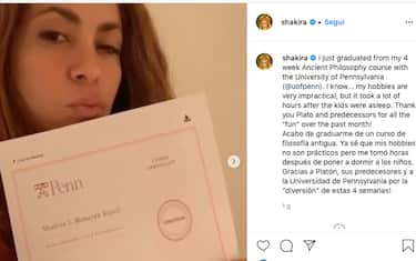 Shakira_diploma_filosofia