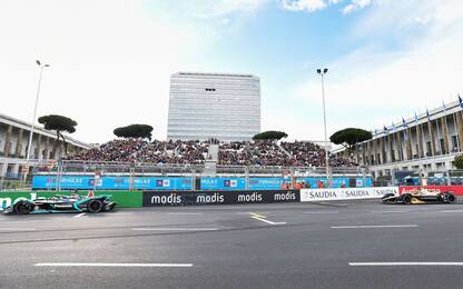 Roma, bolidi di Formula E all'Eur. Vince Evans su Jaguar