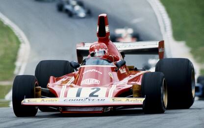 Niki Lauda sarà sepolto con la tuta Ferrari campione nel 1975 e 1977