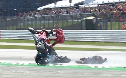 MotoGP Silverstone, pauroso incidente Dovizioso-Quartararo. VIDEO