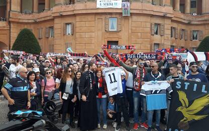 Tifosi di Lazio e Bologna insieme per Mihajlovic. FOTO
