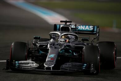 Formula 1, Hamilton in pole ad Abu Dhabi. VIDEO