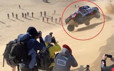 Dakar 2020, pauroso incidente per Alonso: l'auto si ribalta sulla duna